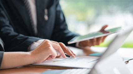 退職代行サービス内容の説明をしている