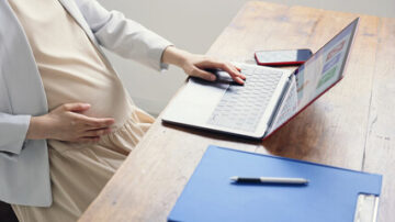 妊娠や育休中に職場でマタハラ（マタニティハラスメント）に悩む女性と相談窓口