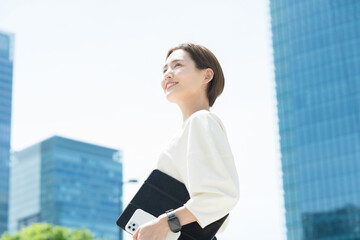 女性管理職が、退職を考え始める時。