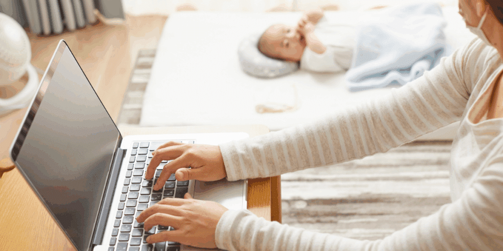 育休復職したワーママが「すみません」から「共有させてください」へと言い換えてビジネスコミュニケーションを整える様子をイメージしたRestart退職サポートのコラム用アイキャッチ画像